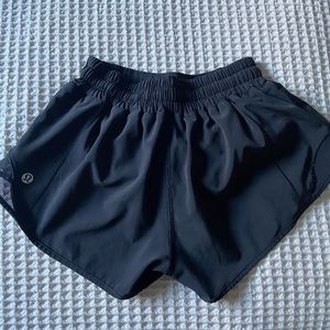 Lululemon Hotty Hot Short II 2.5 "